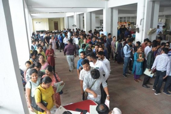 Thousands of youths gathered for private / part-time jobs in 74 posts Thousands of youths gathered for private / part-time jobs in 74 posts